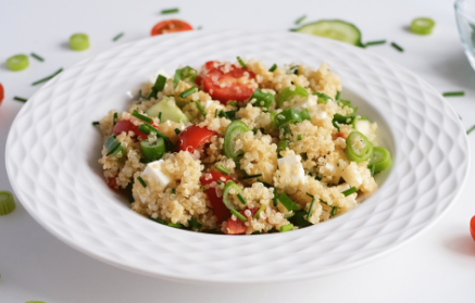 Fitnes recept: Sveža Tabbouleh solata s kvinojo in zelišči