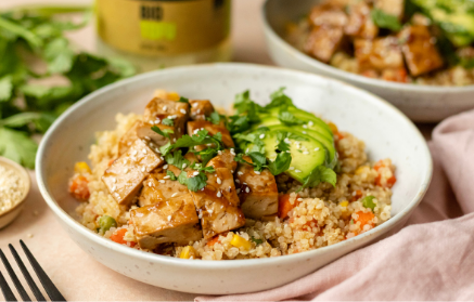Fitnes recept: Kvinoja s popraženim tofujem, zelenjavo in avokadom