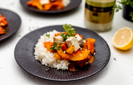Fitnes recept: bučni curry z ocvrtim tofujem in jasminovim rižem