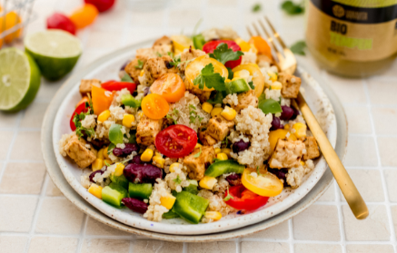 Fitnes recept: Mehiška solata s kvinojo in tempehom