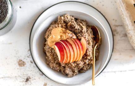 Fitnes recept: Kvinojina kaša z jabolki, makom in cimetom