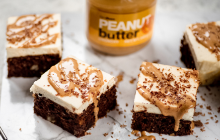 Fitnes recept: Brownie cheesecake z arašidovim maslom